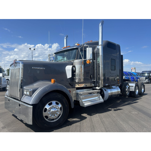2025 KENWORTH W900